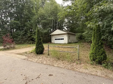 21 7th Street Auburn ME 04210