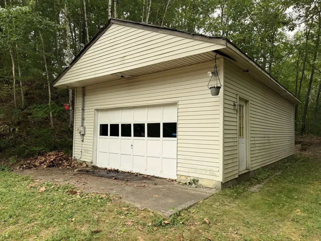 21 7th Street Auburn ME 04210