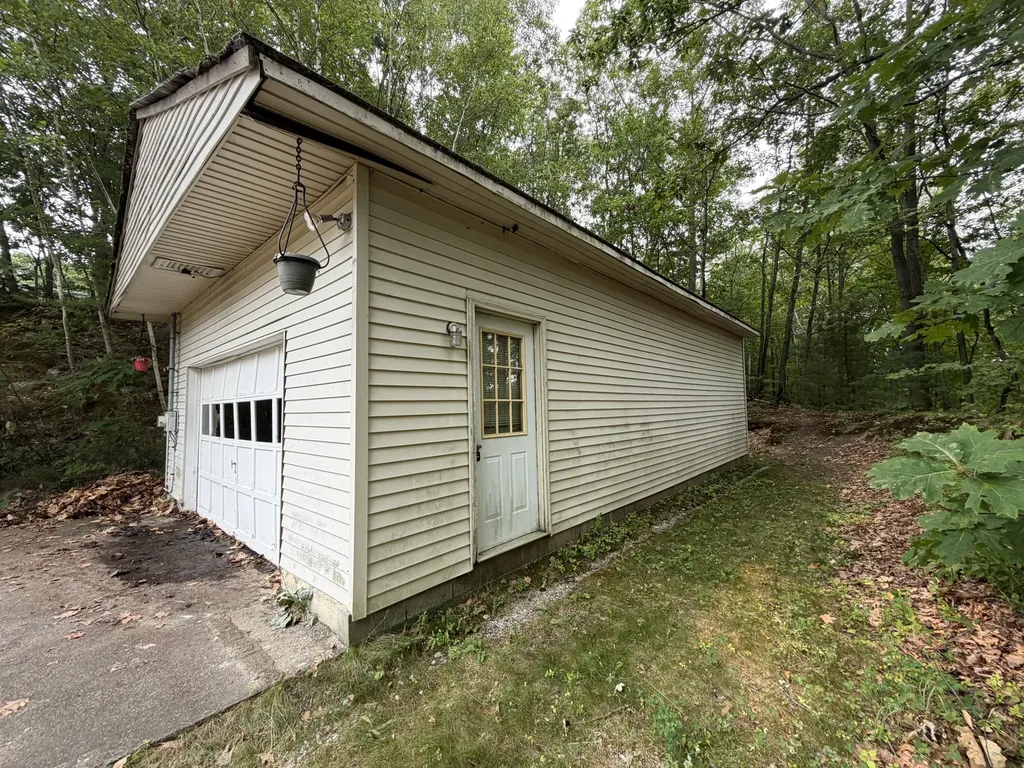 21 7th Street Auburn ME 04210