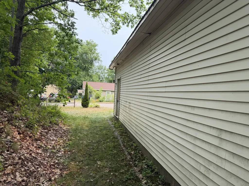 21 7th Street Auburn ME 04210