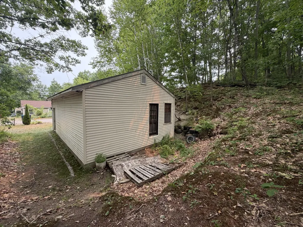 21 7th Street Auburn ME 04210