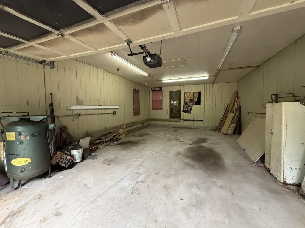 21 7th Street Auburn ME 04210