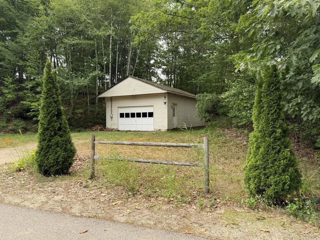 21 7th Street Auburn ME 04210