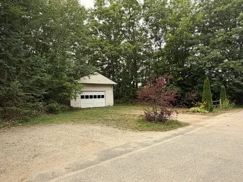 21 7th Street Auburn ME 04210