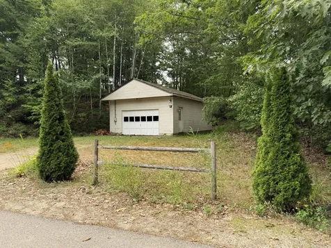 21 7th Street Auburn ME 04210
