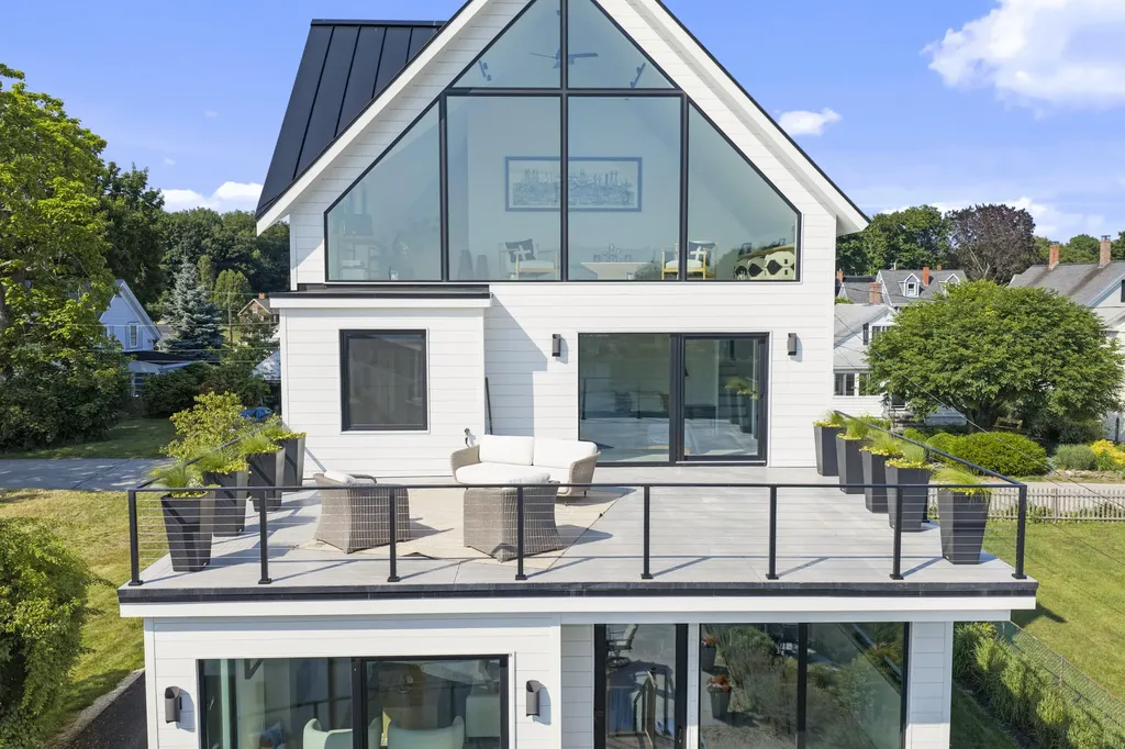 31 Water Street Kittery ME 03904