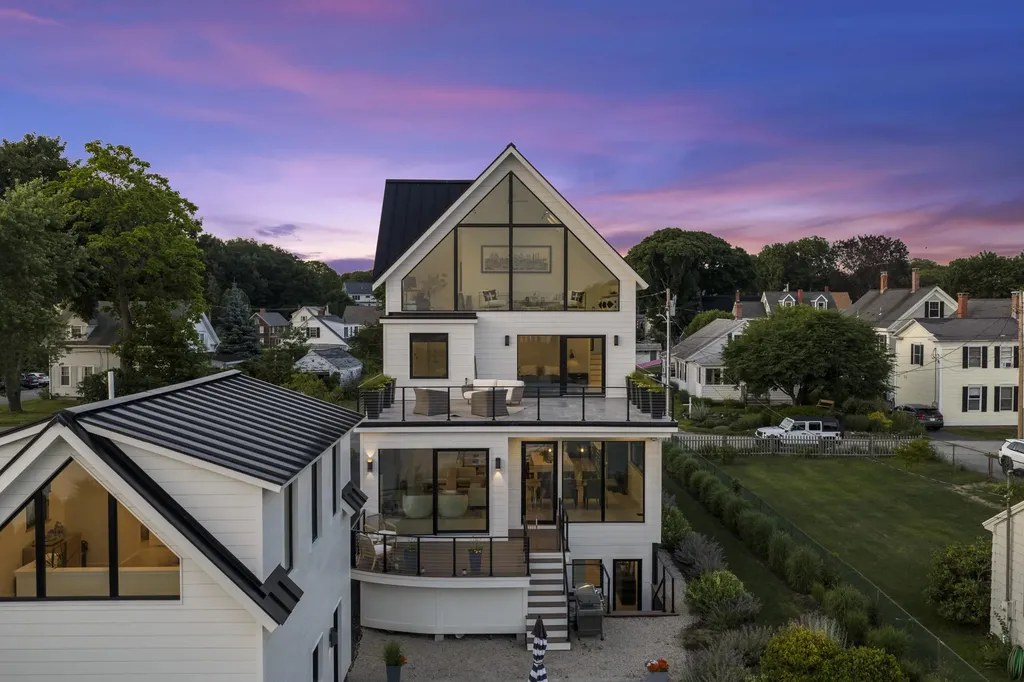 31 Water Street Kittery ME 03904