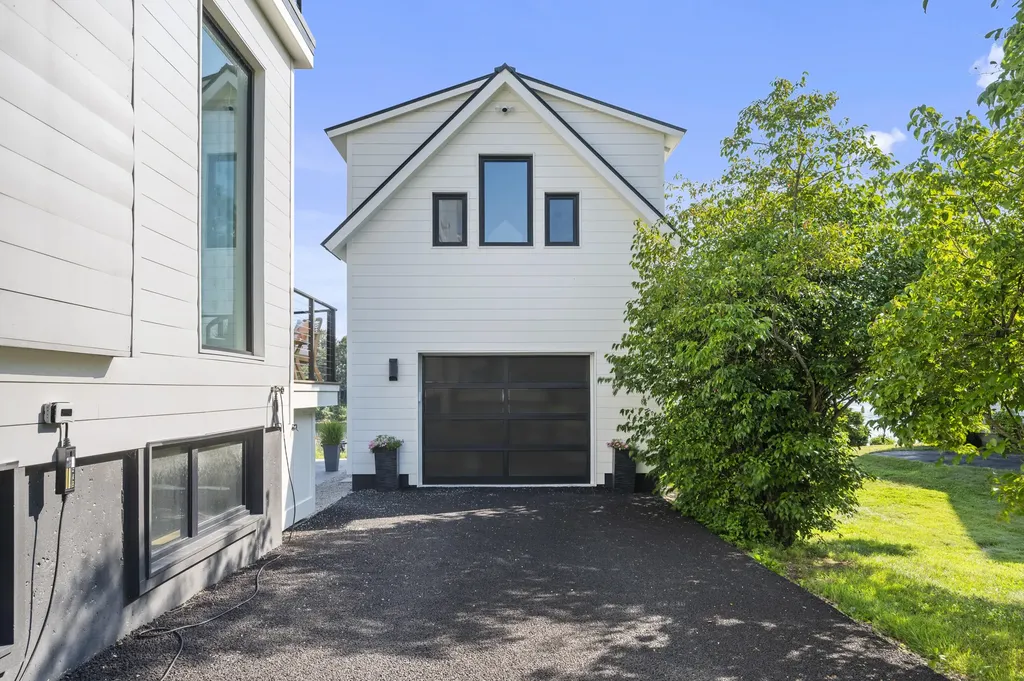31 Water Street Kittery ME 03904