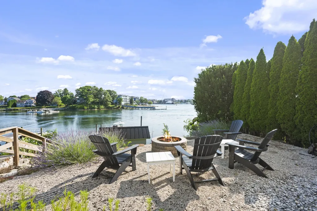 31 Water Street Kittery ME 03904