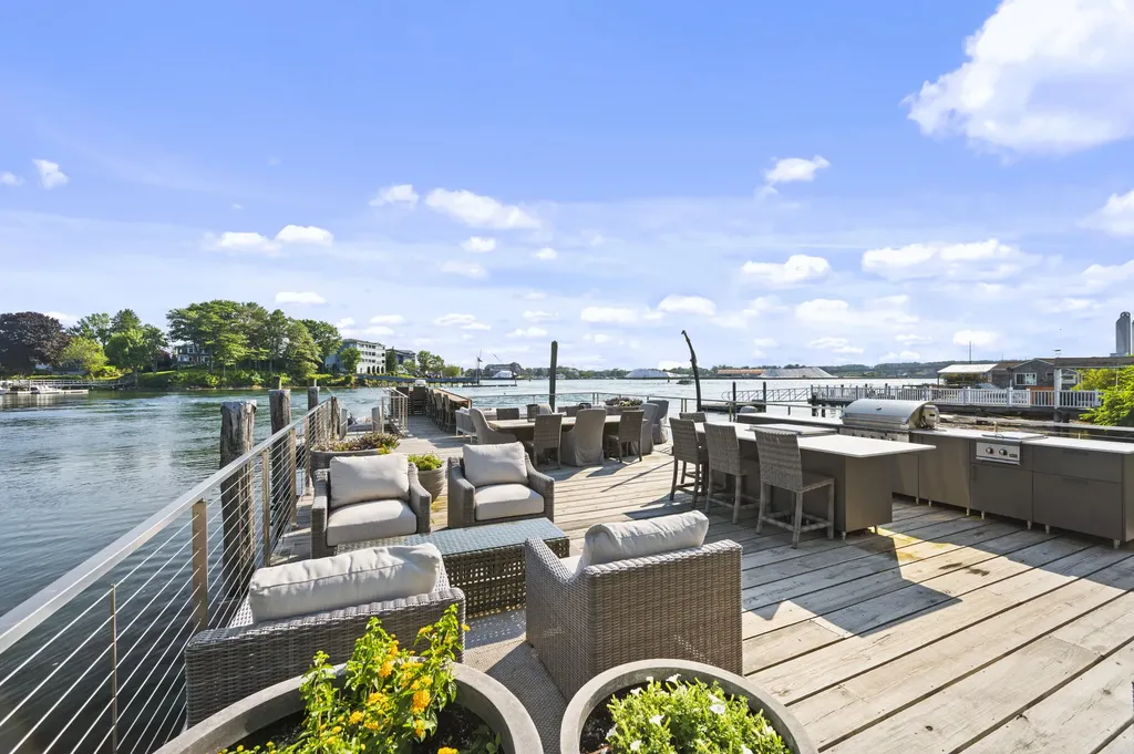31 Water Street Kittery ME 03904