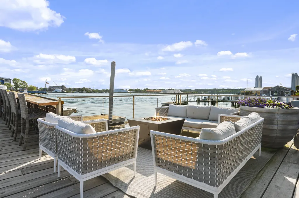 31 Water Street Kittery ME 03904
