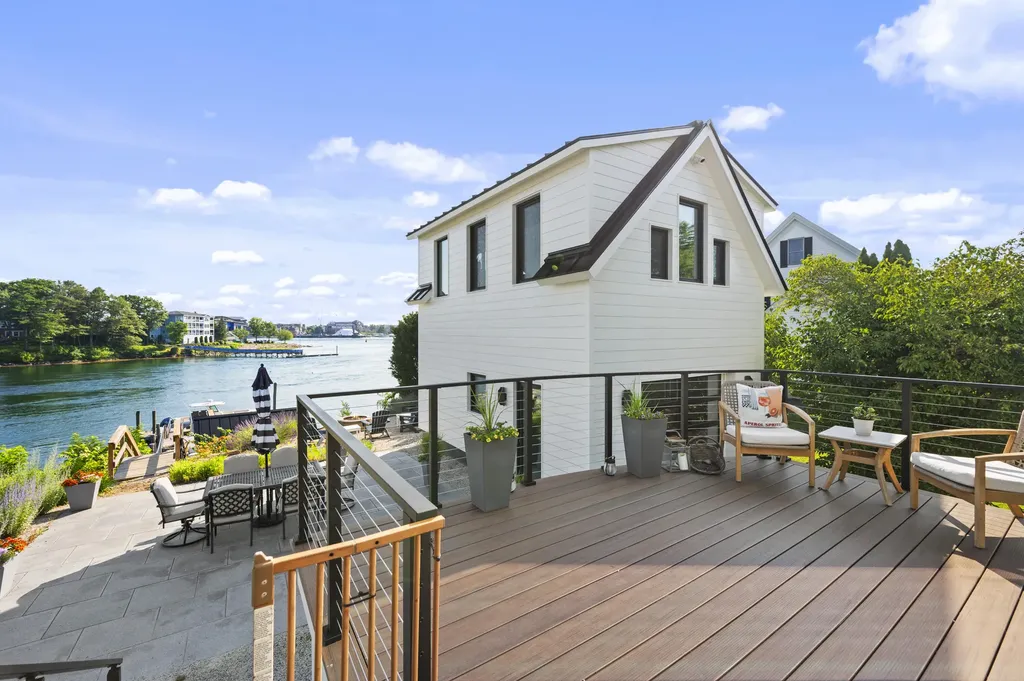 31 Water Street Kittery ME 03904