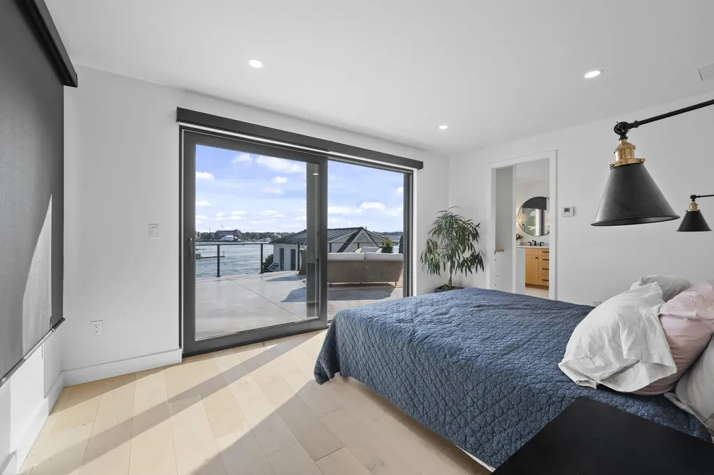 31 Water Street Kittery ME 03904