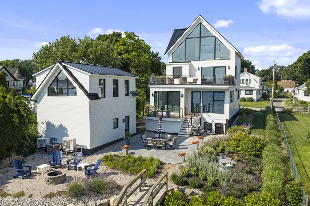 31 Water Street Kittery ME 03904