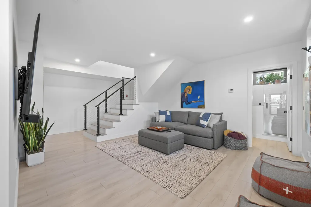 31 Water Street Kittery ME 03904