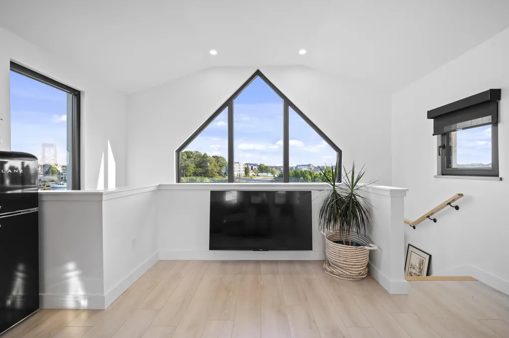 31 Water Street Kittery ME 03904