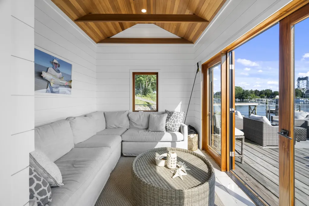 31 Water Street Kittery ME 03904