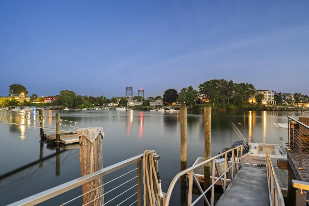 31 Water Street Kittery ME 03904