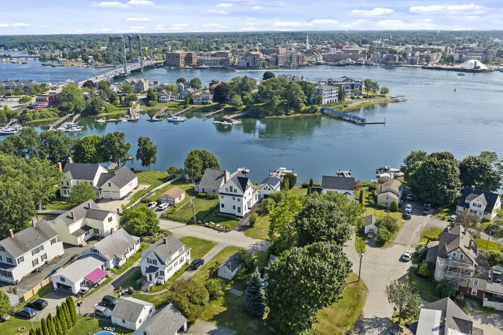31 Water Street Kittery ME 03904