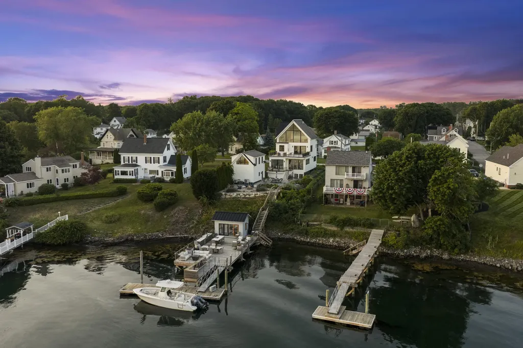 31 Water Street Kittery ME 03904