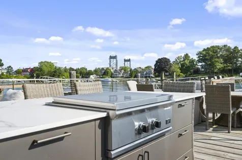 31 Water Street Kittery ME 03904