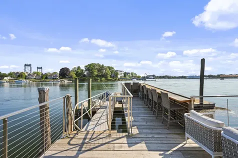 31 Water Street Kittery ME 03904