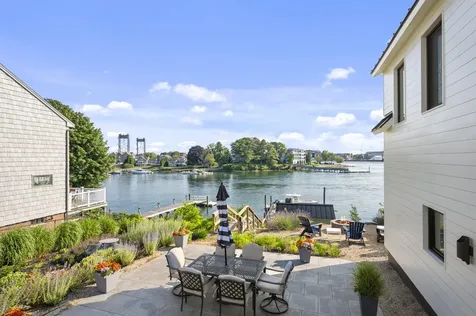 31 Water Street Kittery ME 03904