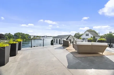 31 Water Street Kittery ME 03904