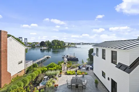 31 Water Street Kittery ME 03904