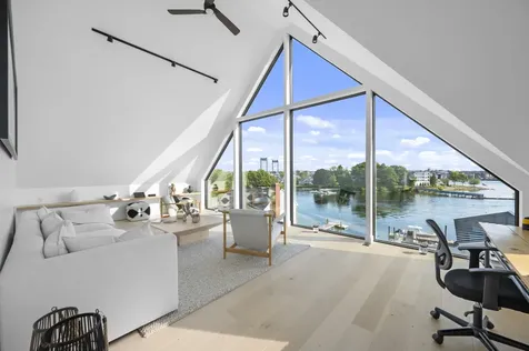 31 Water Street Kittery ME 03904