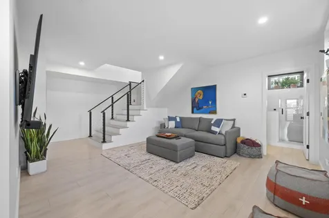 31 Water Street Kittery ME 03904
