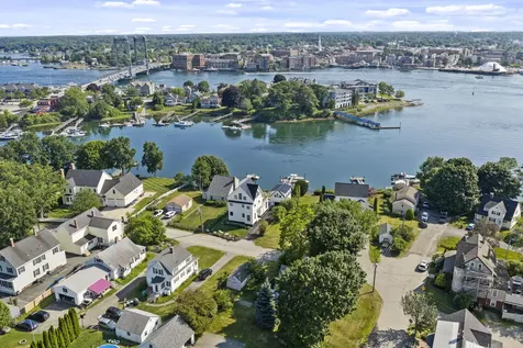 31 Water Street Kittery ME 03904