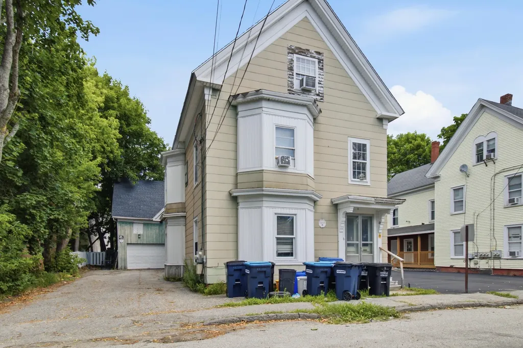 16 Temple Street Auburn ME 04210