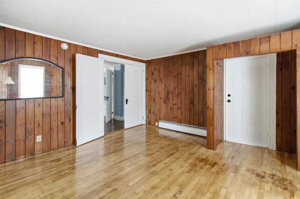 16 Temple Street Auburn ME 04210