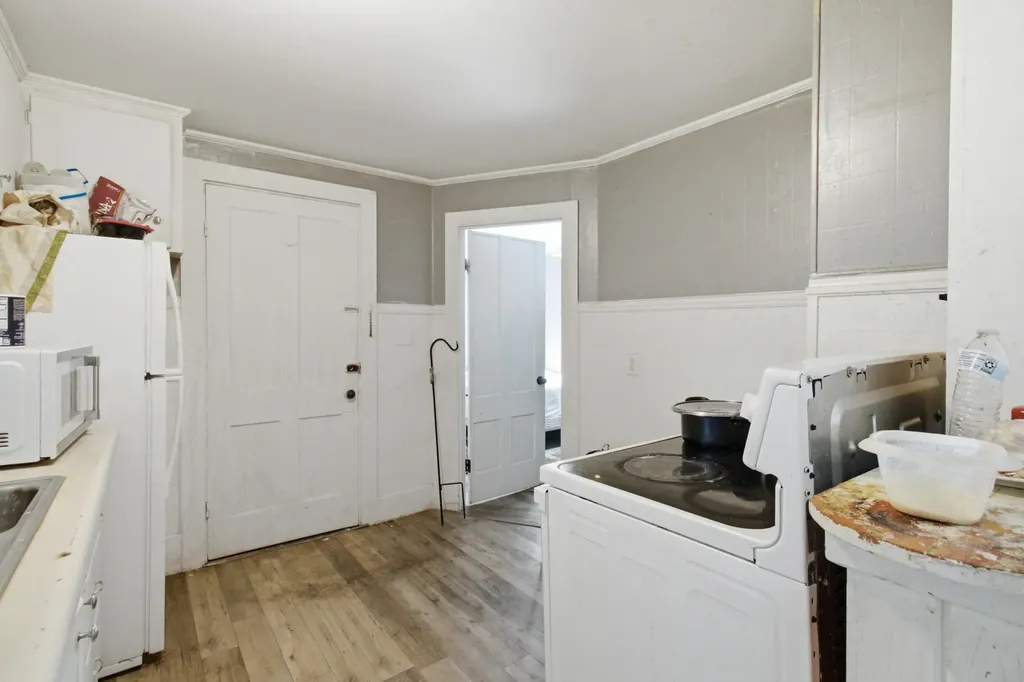 16 Temple Street Auburn ME 04210