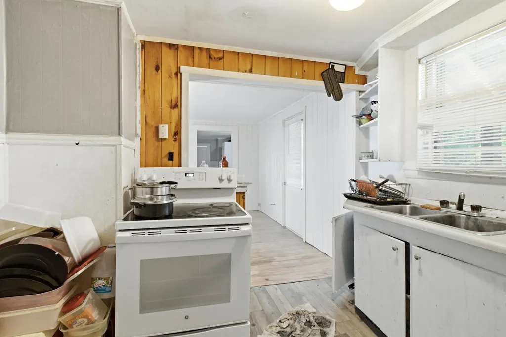 16 Temple Street Auburn ME 04210