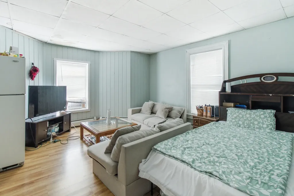 16 Temple Street Auburn ME 04210