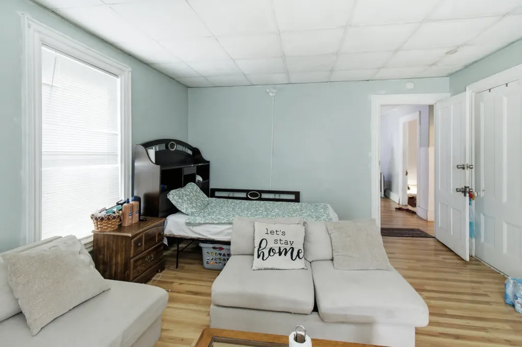 16 Temple Street Auburn ME 04210