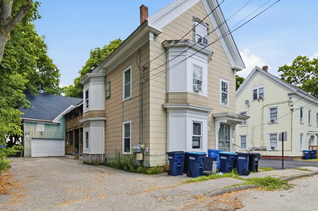 16 Temple Street Auburn ME 04210
