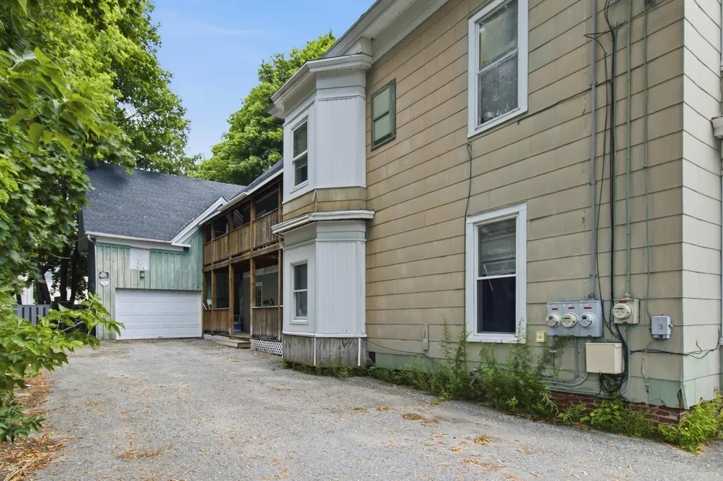16 Temple Street Auburn ME 04210