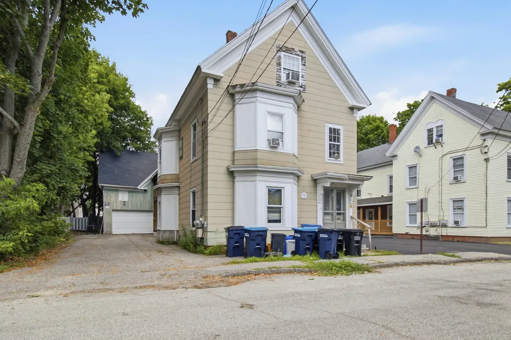 16 Temple Street Auburn ME 04210