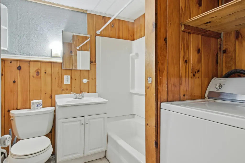 16 Temple Street Auburn ME 04210