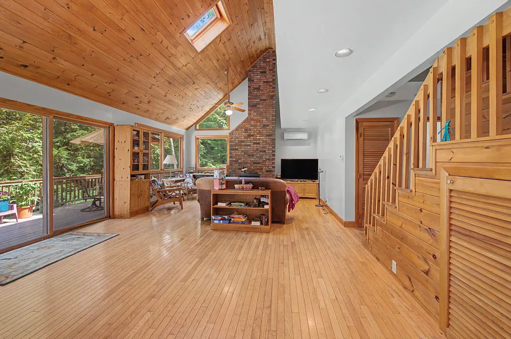109 Spring Valley Road Raymond ME 04071