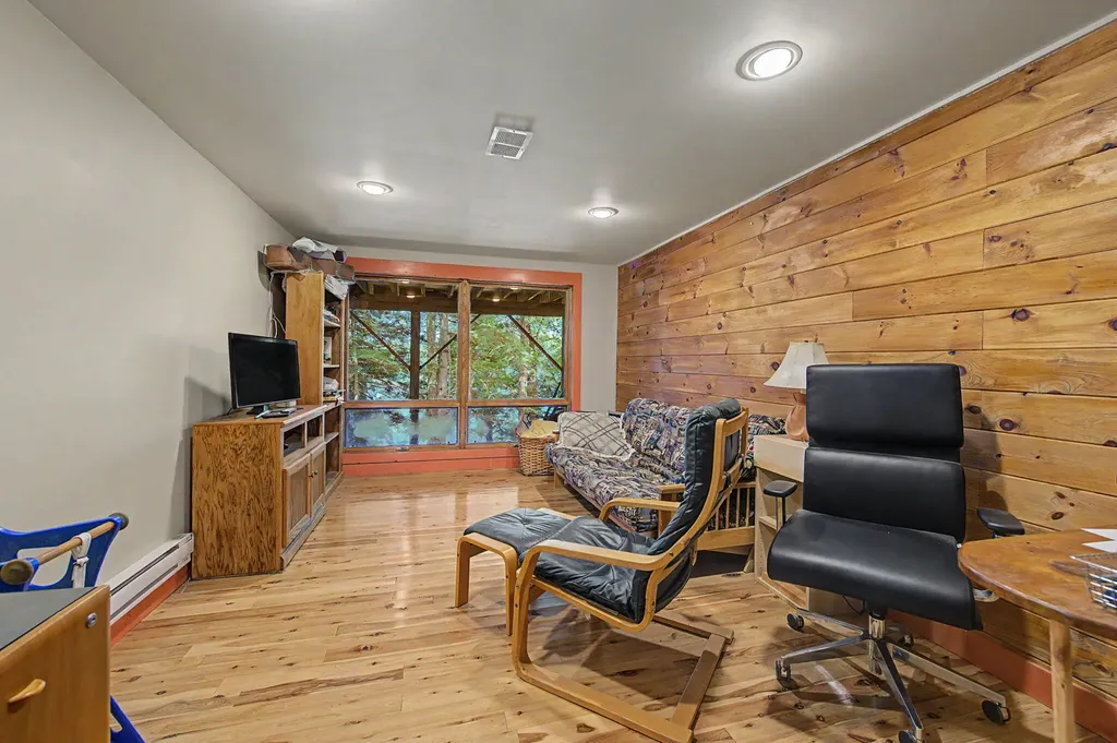 109 Spring Valley Road Raymond ME 04071