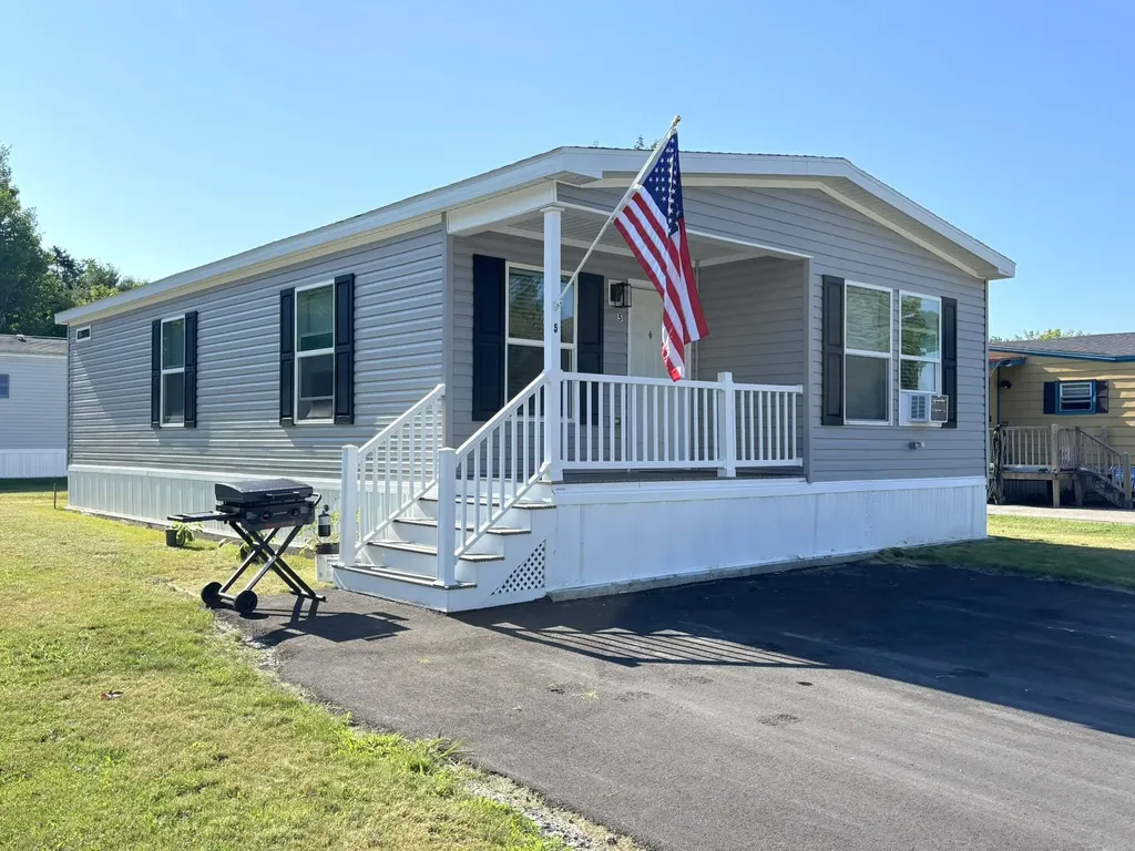 1048 Sabattus Street Lewiston ME 04240