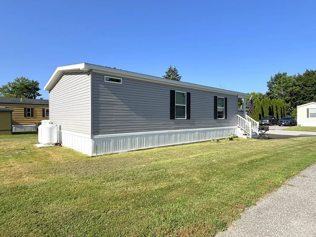 1048 Sabattus Street Lewiston ME 04240