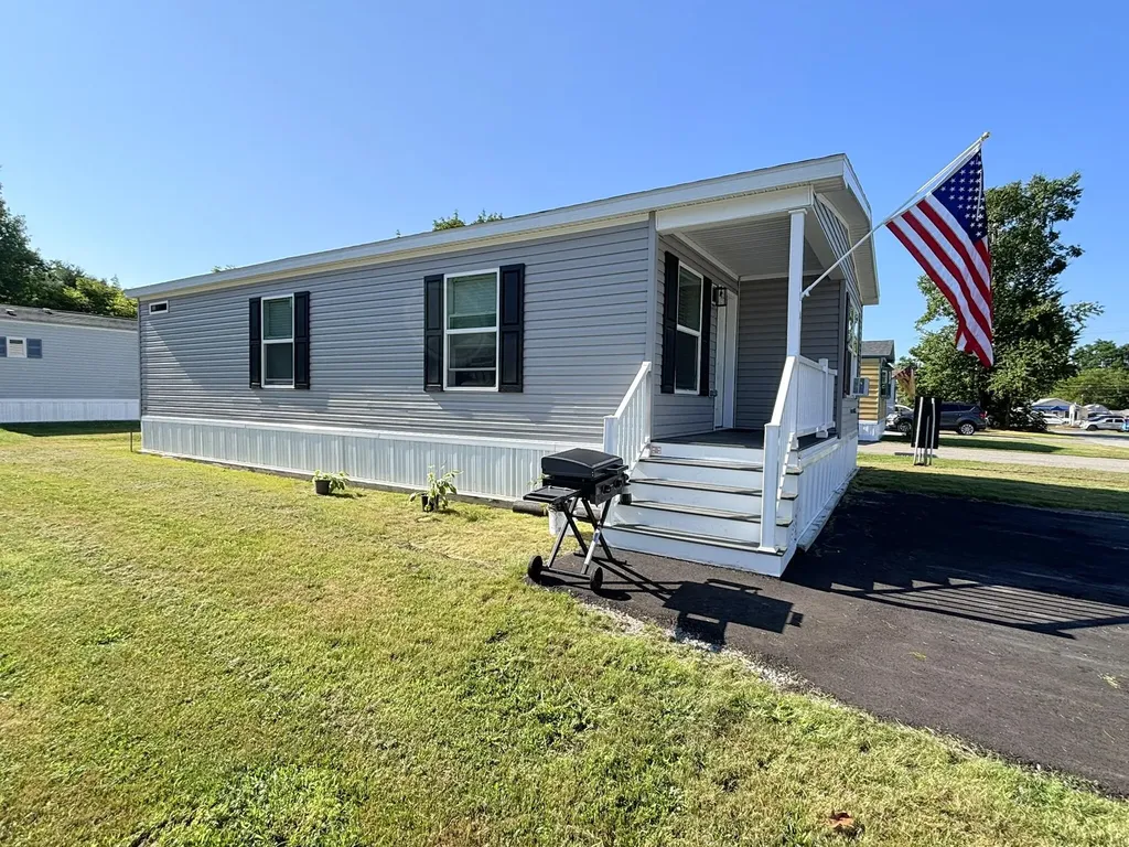 1048 Sabattus Street Lewiston ME 04240