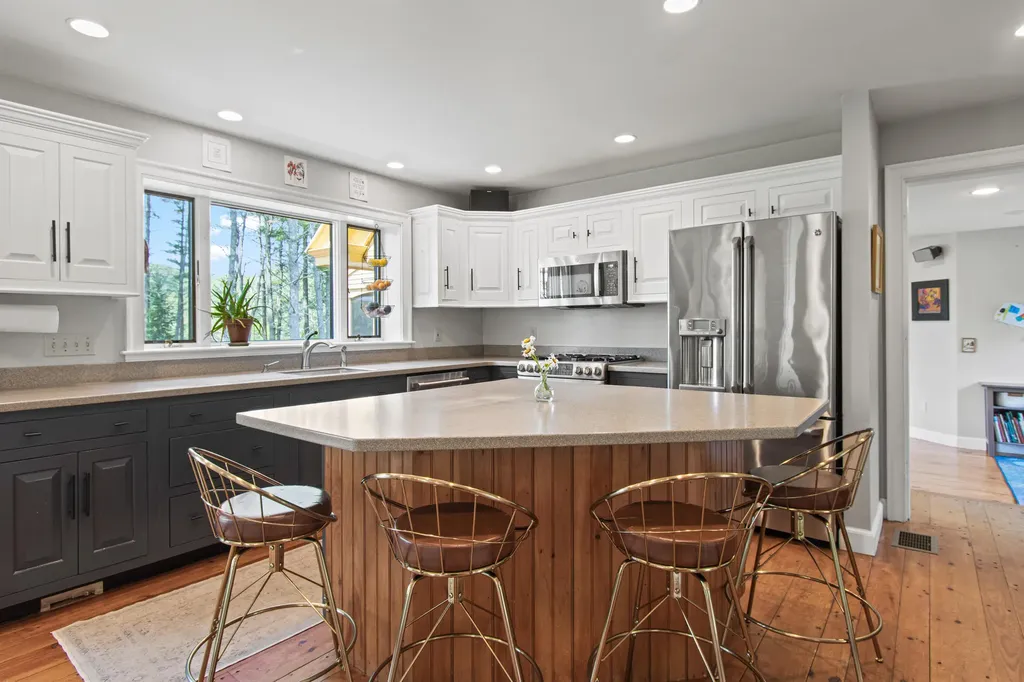 18 Kimberley Circle Brunswick ME 04011