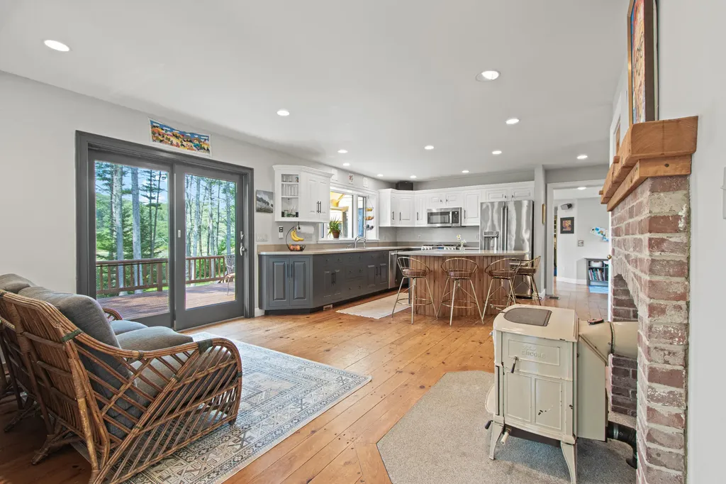 18 Kimberley Circle Brunswick ME 04011