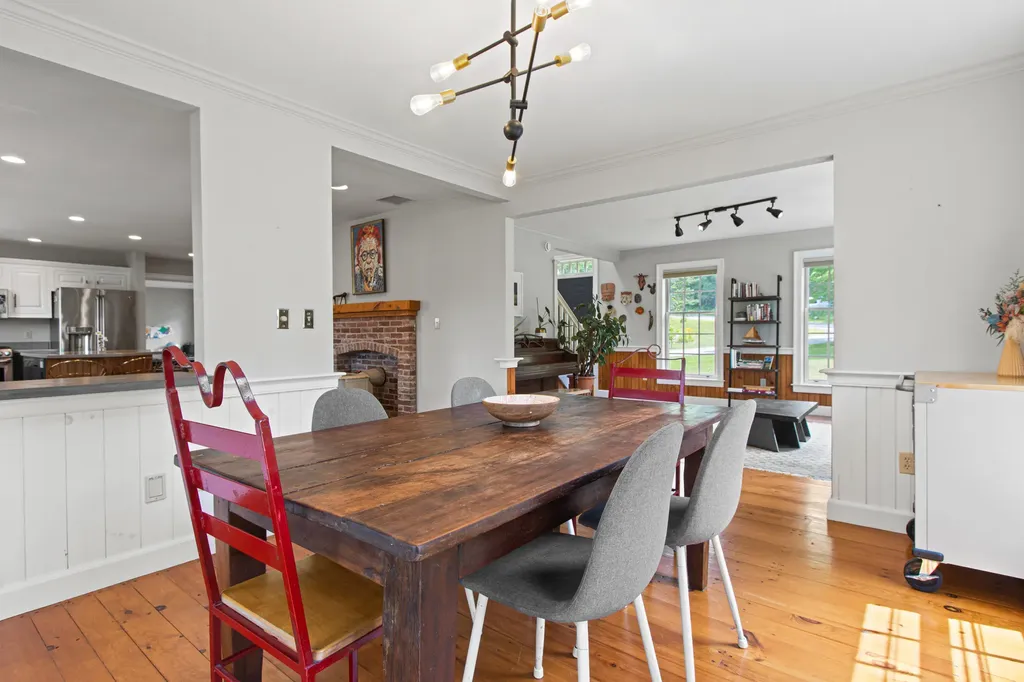 18 Kimberley Circle Brunswick ME 04011